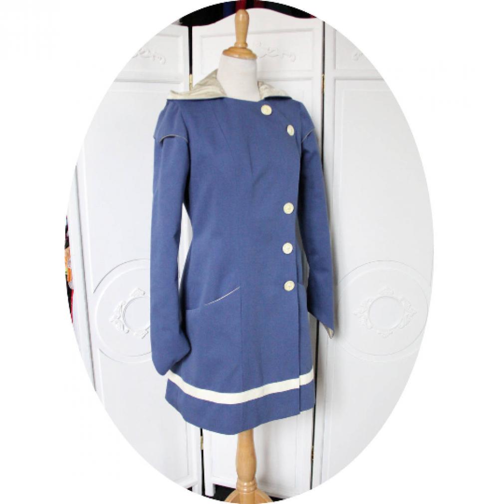 Manteau trois quart à capuche en toile de coton bleue et doublure creme avec des poches et une boutonnage asymétrique--9995575183689