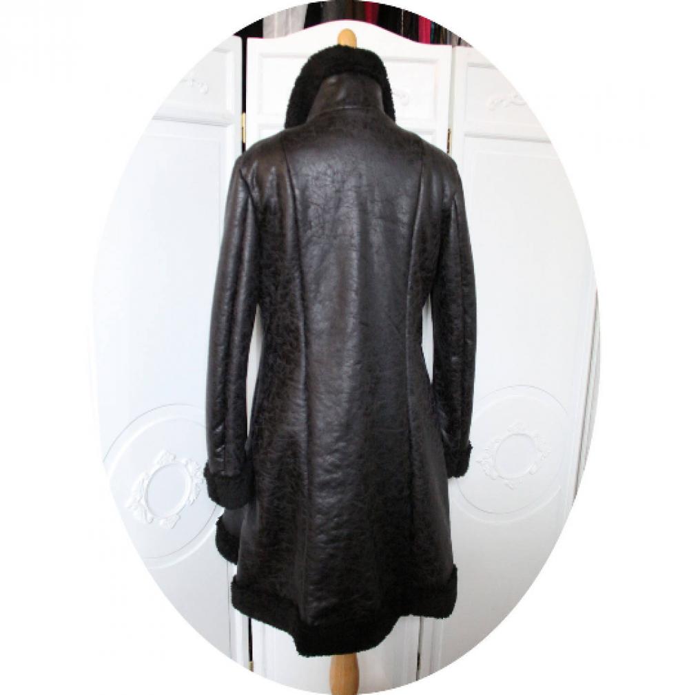 Manteau trois quart cintré et évasé en peau lainée noire avec un coté simili cuir marbré un coté moumoute polaire noire--9995575175622