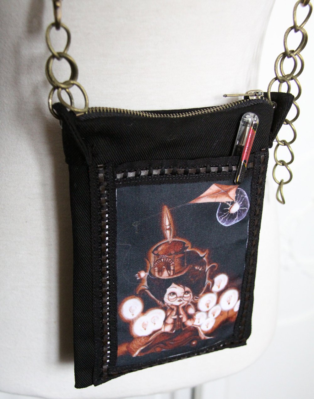 Petit sac steampunk noir zippé en bandoulière--9996137684996
