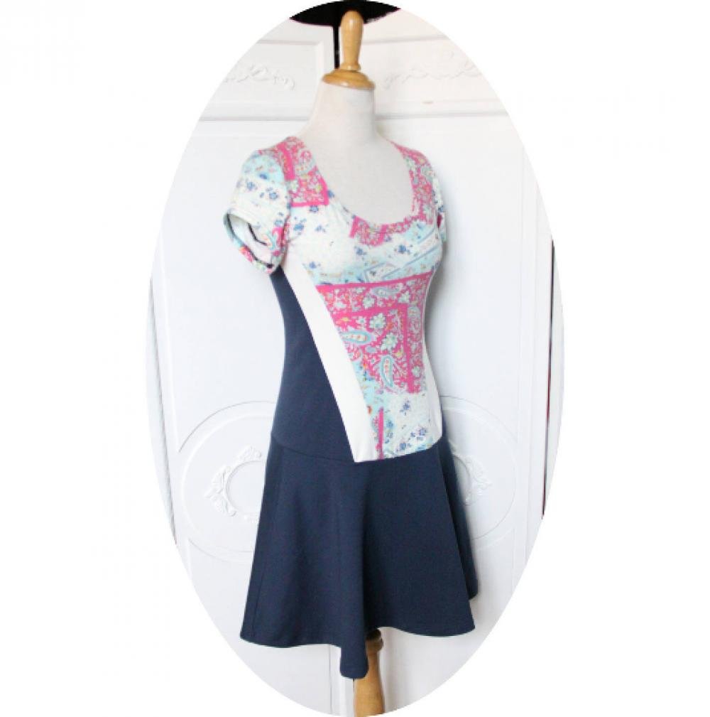 Robe bustier cintrée en jersey de coton bleu marine et jersey imprimé en rose bleu ciel et ivoire manches courtes et jupe patineuse--9995560502778