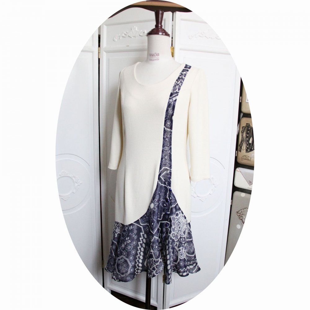Robe courte style années 20 ivoire et bleue--9996057754137