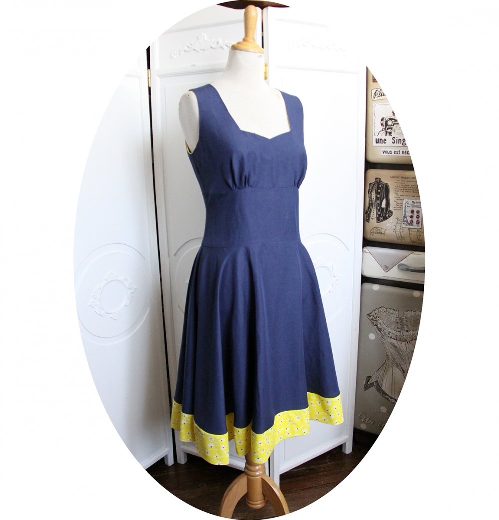 Robe d'été bleu marine et jaune esprit Pin Up avec une jupe évasée--2226246017567