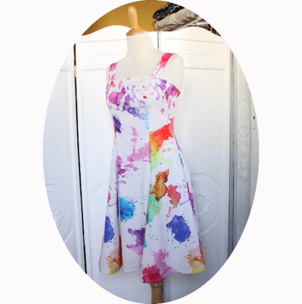 Robe d'été courte et évasée à bretelles en coton blanc imprimé de taches de peintures multicolores--9995685766925