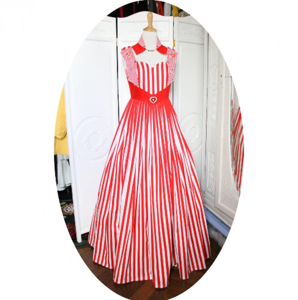 Robe Reine de Coeur robe longue sur crinoline a rayures rouges et blanches et veste noire décolleté coeur--9995541088291