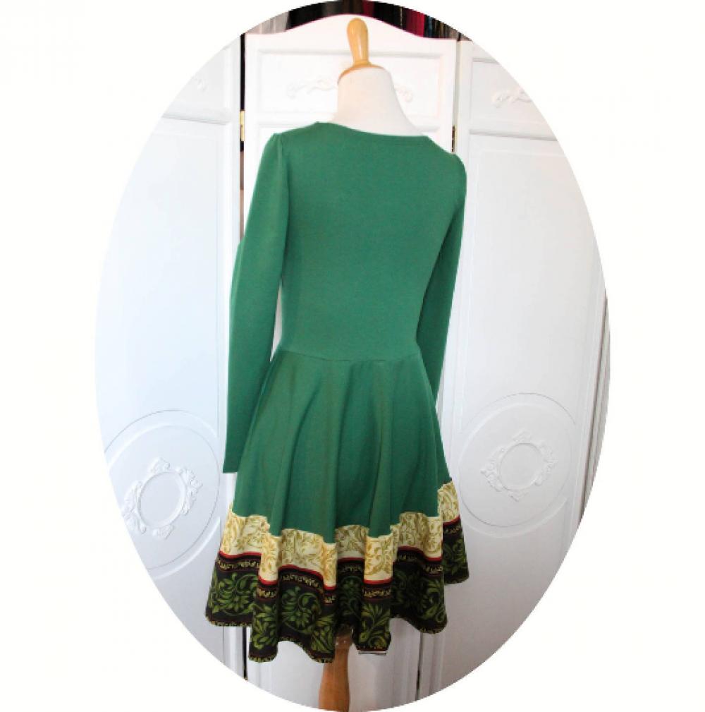 Robe verte courte à manches longues en maille coton et galon coton effet dentelle en coloris vert et ivoire--9995541502698