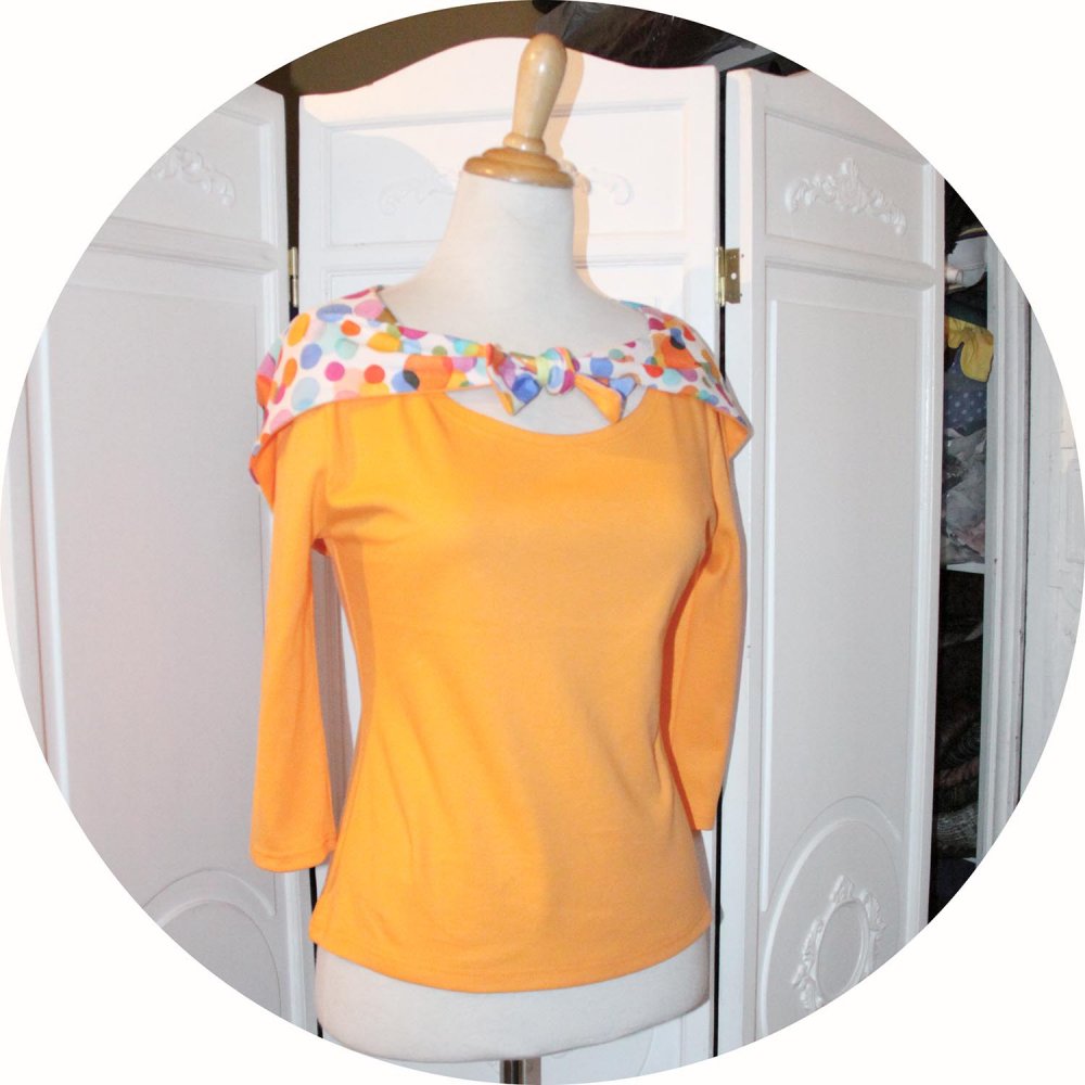 Top tshirt a capuche en jersey coton orange clair et blanc à pois colorés à manches trois quart--9995834823943