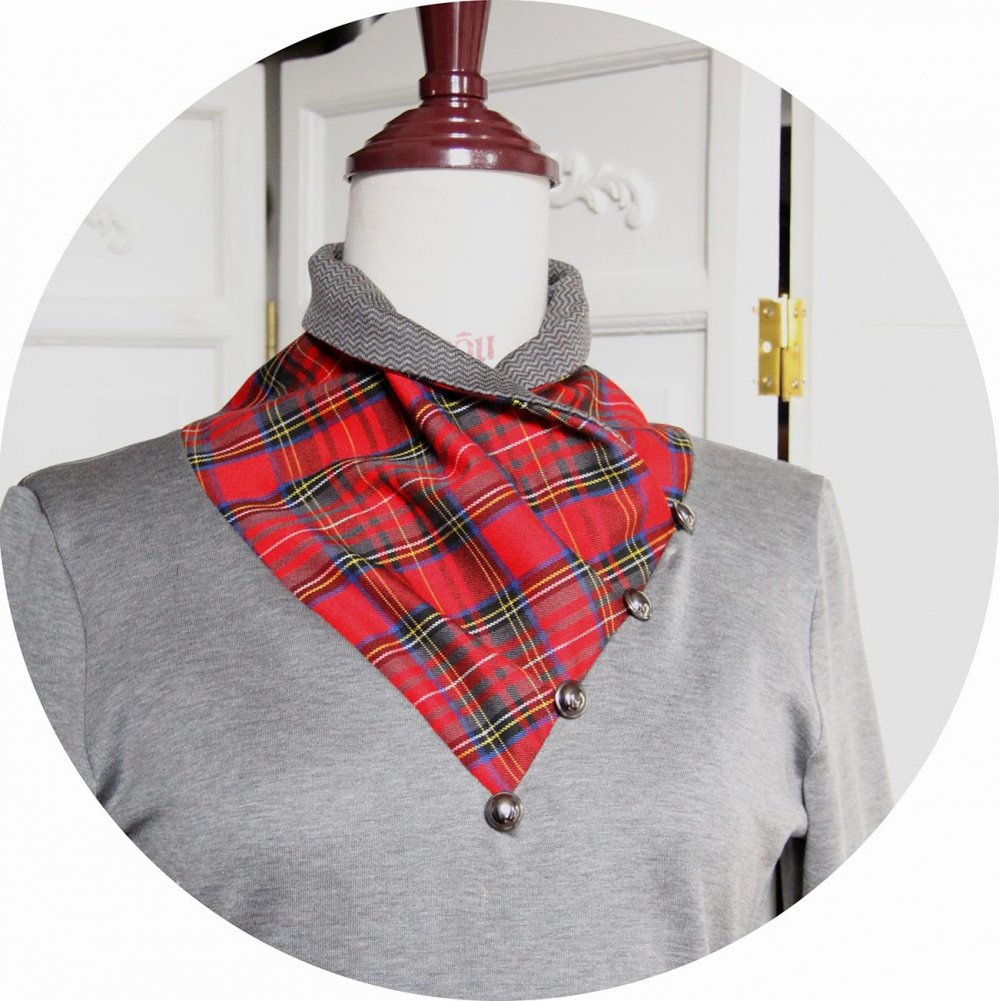 Tunique  à col écharpe et manches longues en maille de laine grise et col en écossais tartan rouge--9995731653353