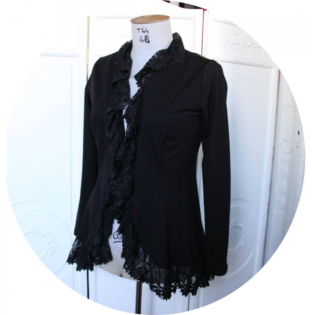 Veste gilet en maille noire en dentelle,gilet en jersey noir et broderie sur tulle, veste longue romantique taille L,gilet gothique noir--9995496165474