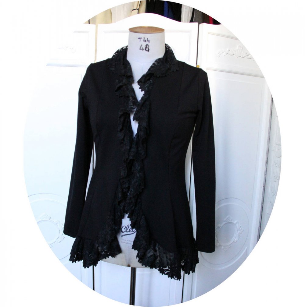 Veste gilet en maille noire en dentelle,gilet en jersey noir et broderie sur tulle, veste longue romantique taille L,gilet gothique noir--9995496165474