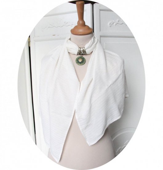 Etole foulard bijou blanche rayé doré et bijou bouton vert et or