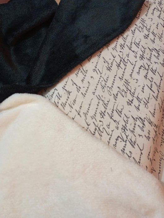 RESERVE - Poncho court noir imprimé écriture et doublure polaire