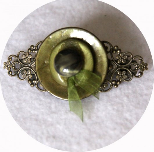 Barrette boutons vert kaki et bronze longueur 8cm