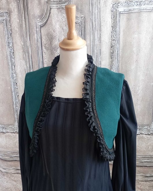 Boléro vert émeraude et noir