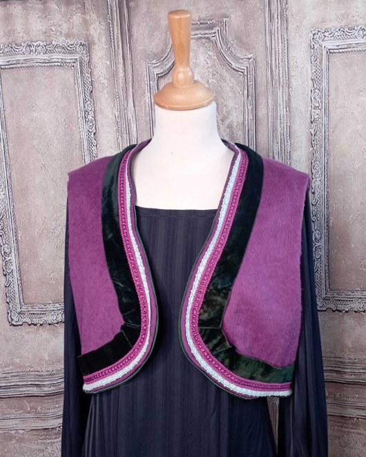 Boléro violet et vert