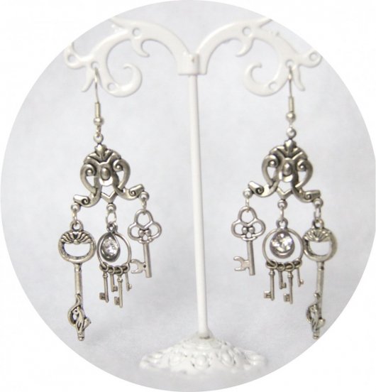 Boucles d'oreille pendantes clés argentées