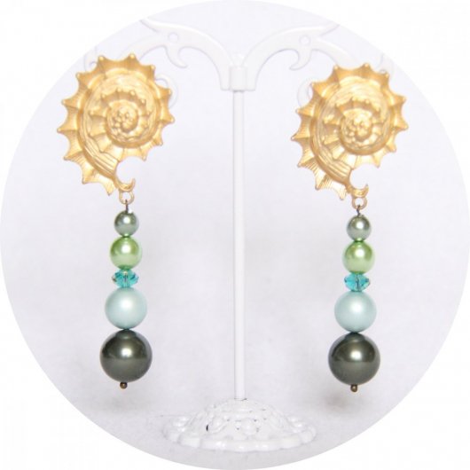 Boucles d'oreilles coquillage doré et perles de nacre bleu vert