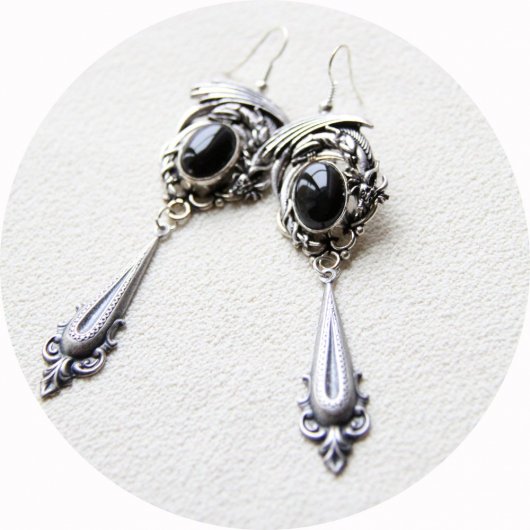 Boucles d'oreilles Dragon argent et pierre noire à breloque baroque inspirées par Daenerys dans Game of Thrones