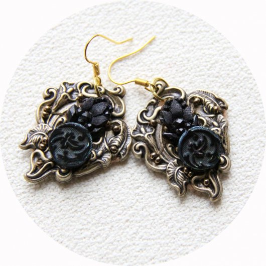 Boucles d'oreilles Esprit Antique médaillon en métal couleur bronze et boutons anciens noirs