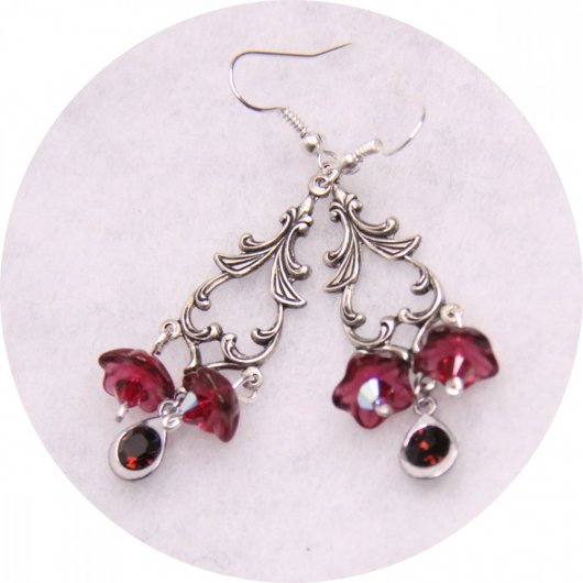 Boucles d'oreilles florales argentées à fleurs rouges