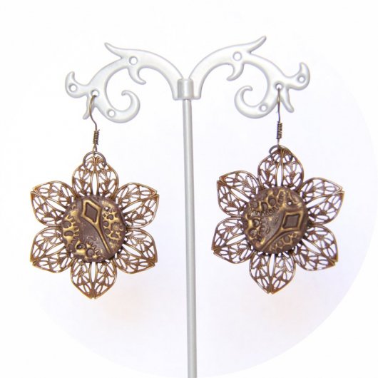 Boucles d'oreilles légères fleur marron et bronze