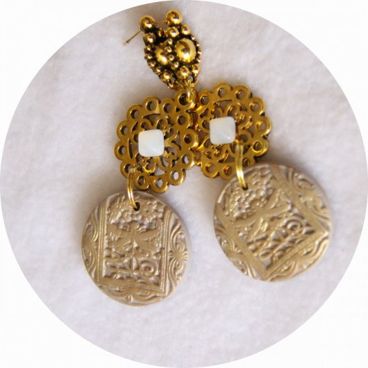 Boucles d'oreilles Libellule beige et or