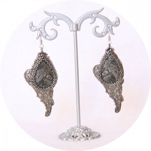 Boucles d'oreilles marcassite gris anthracite broderie de perles japonaises