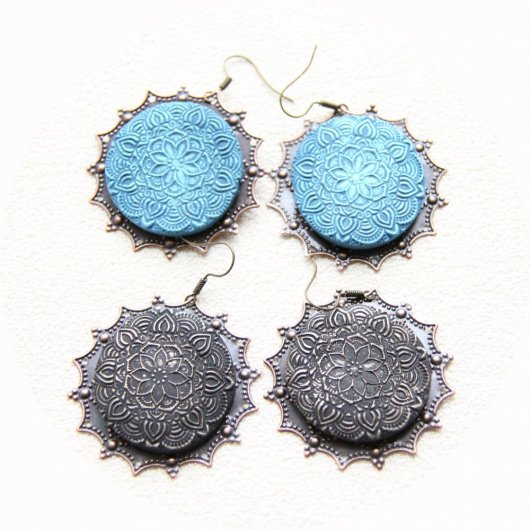 Boucles d'oreilles médaillon rond mandala bleu  ou noir