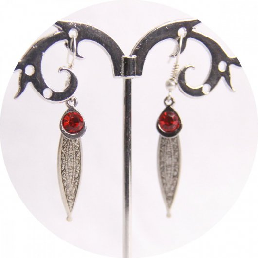 Boucles d'oreilles pendantes argent et strass rouge