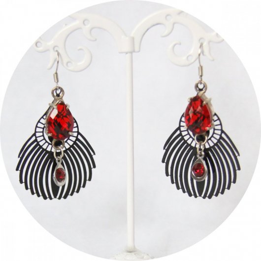 Boucles d'oreilles plume noire et cristal rouge