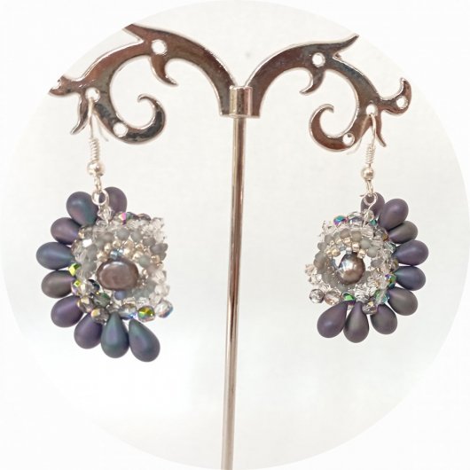 Boucles d'oreilles spirale de perles mauve et cristal