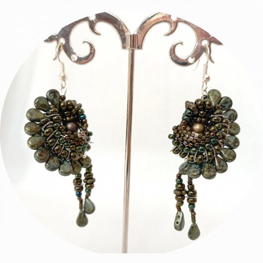 Boucles d'oreilles spirale de perles  Steampunk vert kaki