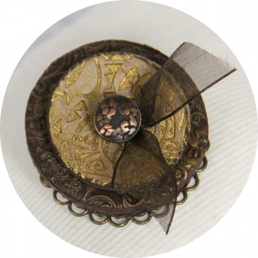 Broche médaillon rond noir cuivre et doré en boutons