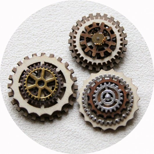 Broche Steampunk en rouages en métal argenté cuivré doré et bois