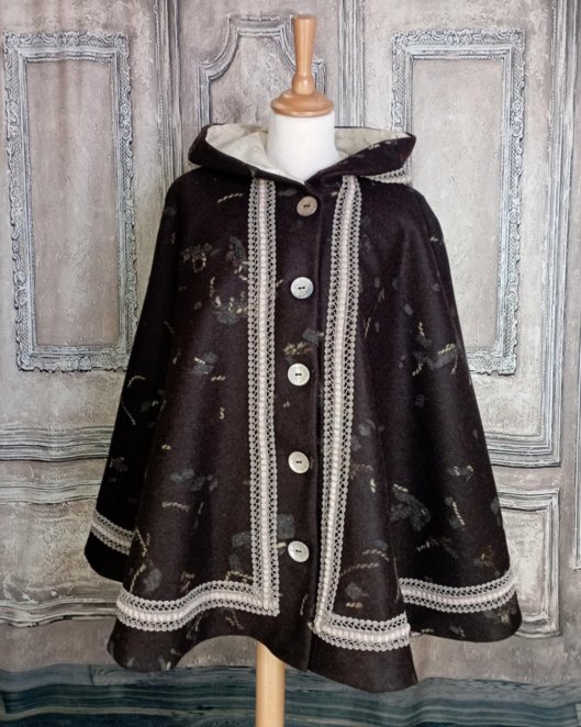 Cape à capuche laine marron et galon beige