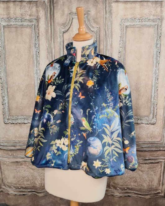 Cape en velours bleu imprimé doublée polaire