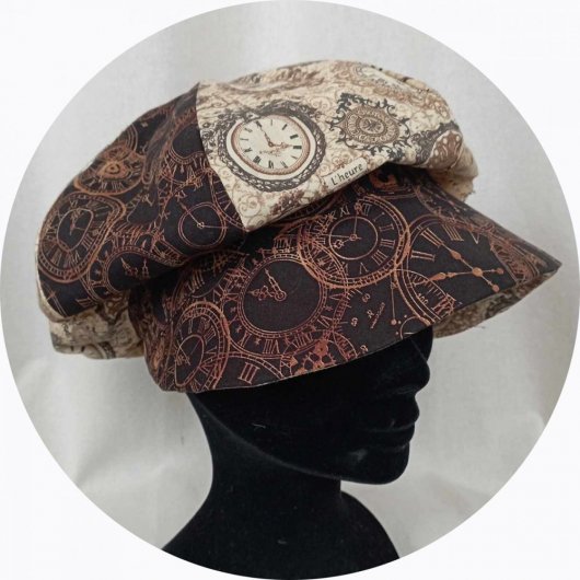 Casquette Gavroche marron et beige imprimé horloges