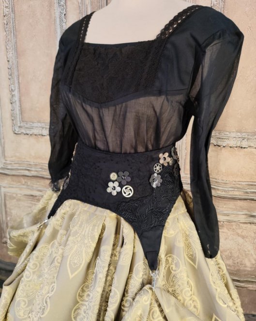 Ceinture serre-taille effet jarretiere noire dentelle