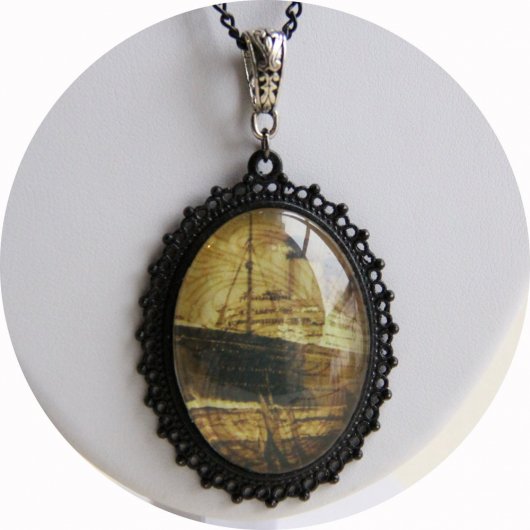 Collier médaillon ovale noir Titanic