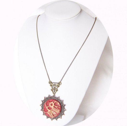 Collier pendentif léger rond rouge et or steampunk