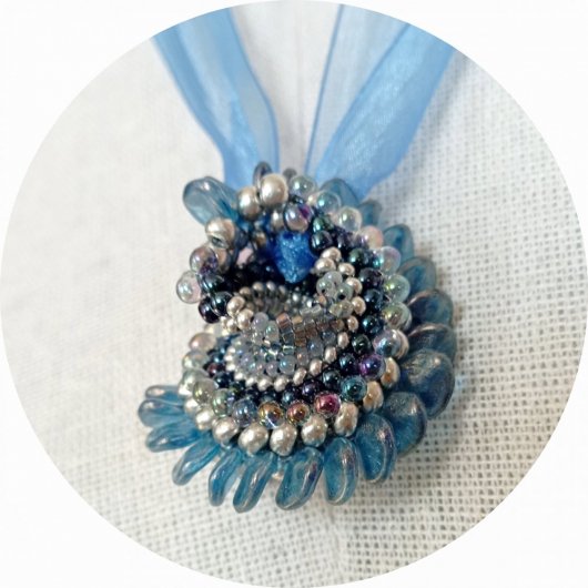 Collier pendentif spirale de perles Coeur de l'Océan bleu