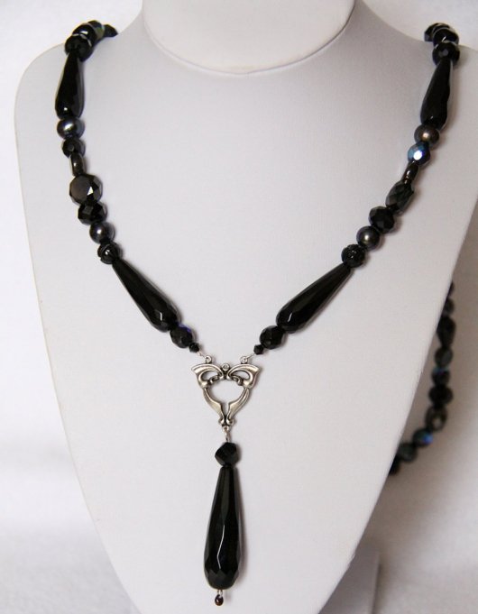 Collier sautoir noir et argent en perles d'agate et de cristal