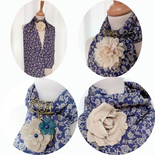 Etole foulard en viscose bleue à fleurs beiges et bijou argent