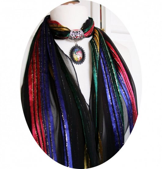 Etole foulard bijou noire en mousseline de soie dévorée et bijou fleur russe