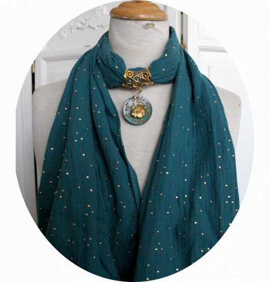 Etole vert canard en double gaze de coton à pois dorés et bijou bouton