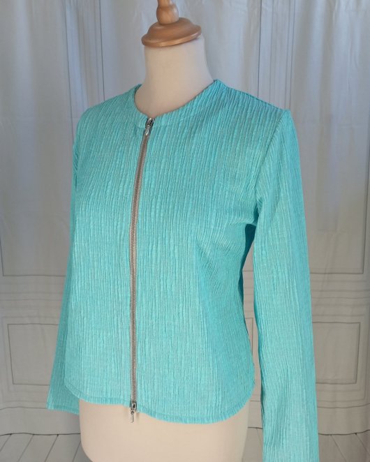 Gilet blanc bleu turquoise en maille gauffrée