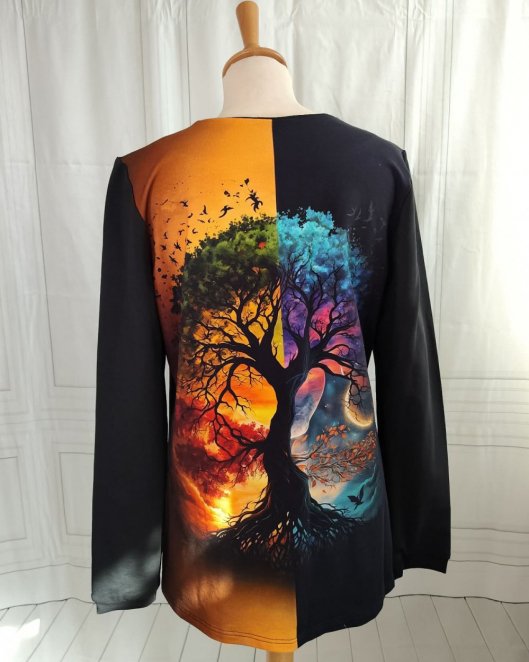 Gilet long en maille noire unie et dos imprimé arbre