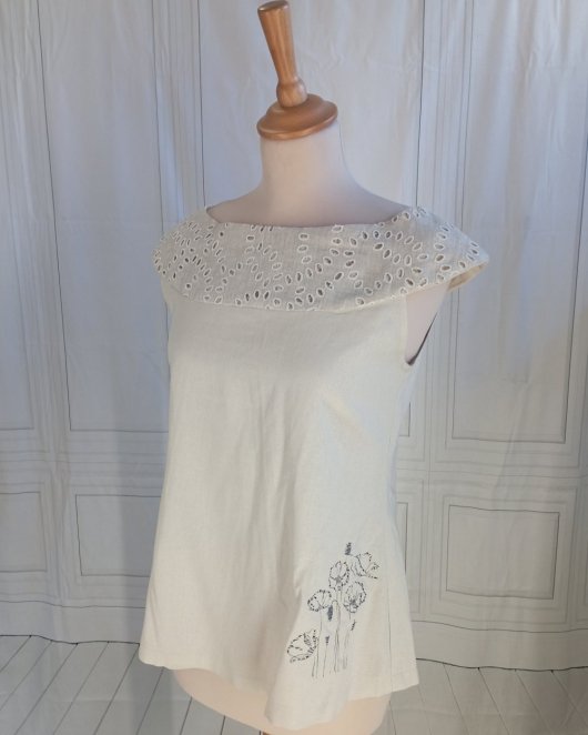 Haut trapeze sans manches en lin grège et coquelicot