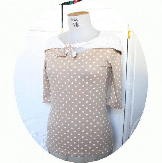 Haut tshirt a capuche en jersey beige a pois blancs et manches trois quart