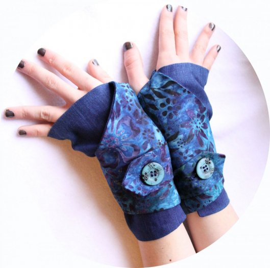 Manchettes mitaines bleu violet en lin bleu uni et coton batik bleu violet