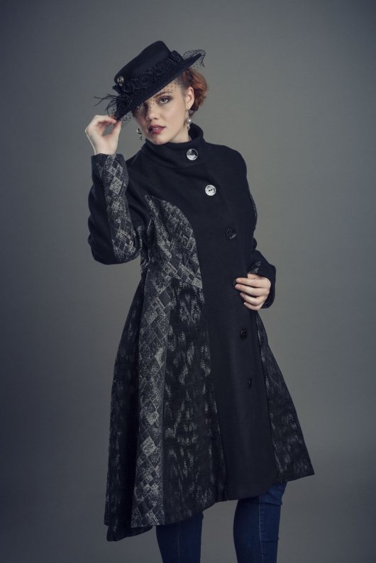 Manteau noir long et évasé en laine noire et brocard noir et argent
